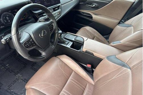 2022 Lexus ES 300h Luxury