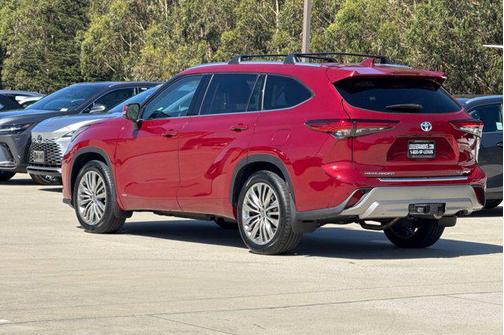 Ruby Flare Pearl 2022 Toyota Highlander Hybrid Platinum