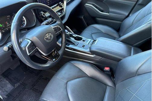 Ruby Flare Pearl 2022 Toyota Highlander Hybrid Platinum