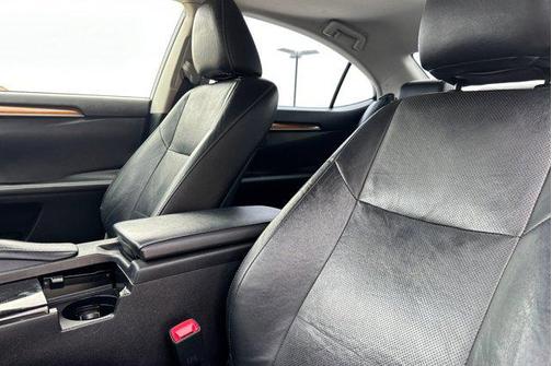 2015 Lexus ES 300h Base