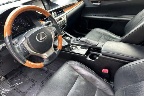 2015 Lexus ES 300h Base