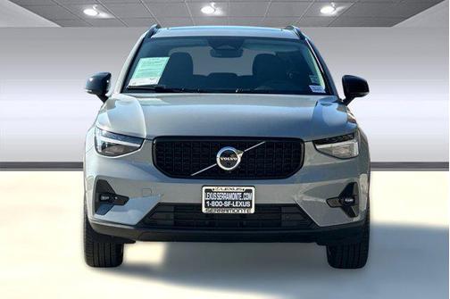 2025 Volvo XC40 B5 Ultra Dark Theme
