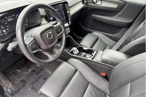 Onyx Black Metallic 2021 Volvo XC40 T5 Inscription