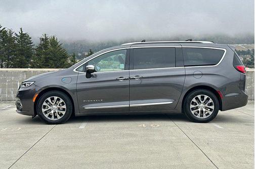 2023 Chrysler Pacifica L