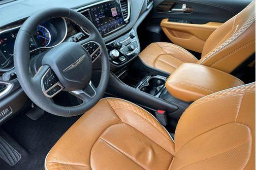 2023 Chrysler Pacifica L