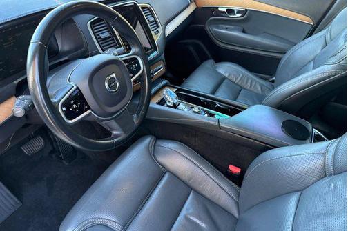 2020 Volvo XC90 Hybrid T8 Inscription 7 Passenger