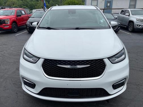 2023 Chrysler Pacifica Touring-L