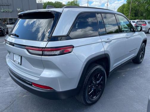 2024 Jeep Grand Cherokee Laredo