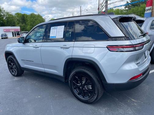 2024 Jeep Grand Cherokee Laredo