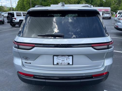 2024 Jeep Grand Cherokee Laredo
