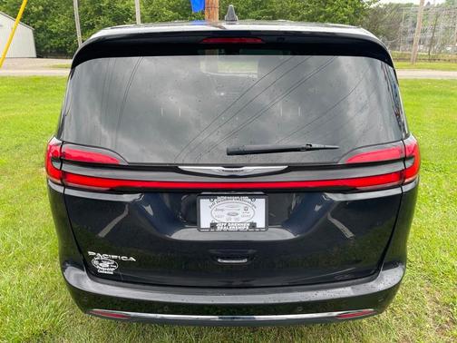 2023 Chrysler Pacifica Touring-L
