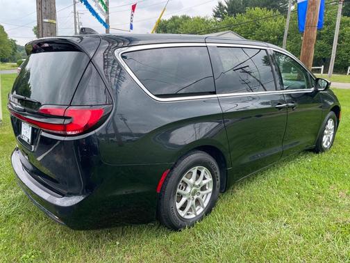 2023 Chrysler Pacifica Touring-L