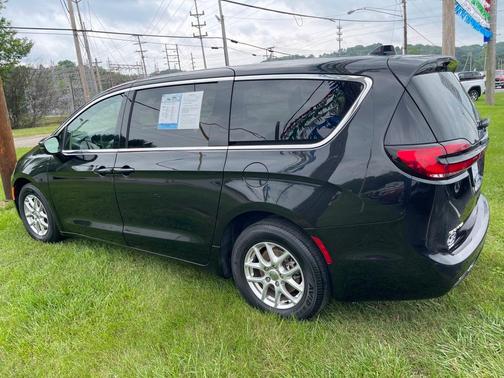 2023 Chrysler Pacifica Touring-L