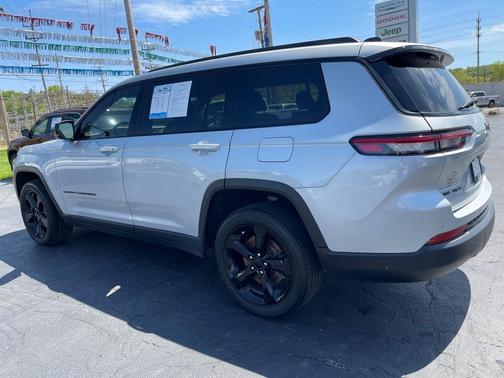 2022 Jeep Grand Cherokee L Laredo