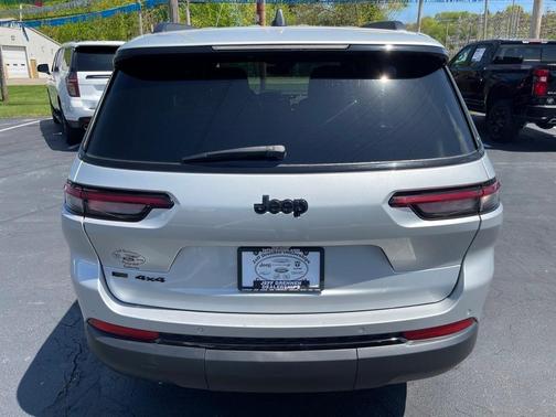2022 Jeep Grand Cherokee L Laredo