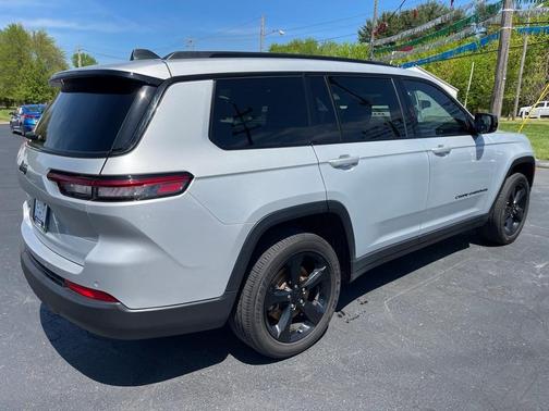 2022 Jeep Grand Cherokee L Laredo