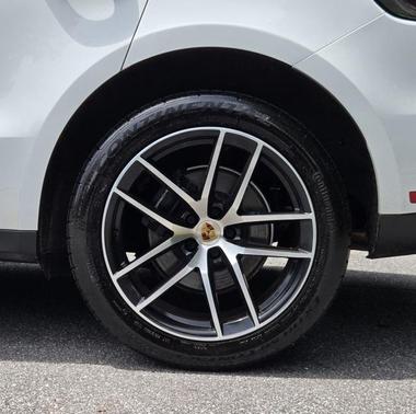 2022 Porsche Macan Base