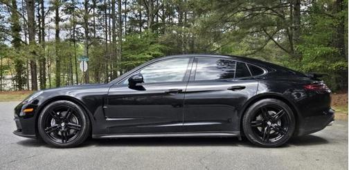 2017 Porsche Panamera 4