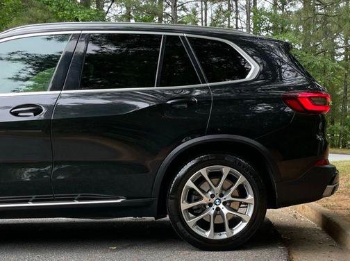 Black Sapphire Metallic 2022 BMW X5 sDrive40i