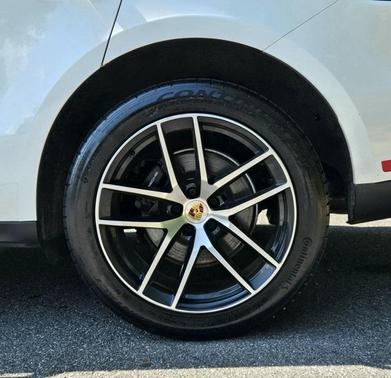 2022 Porsche Macan Base