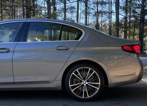 2021 BMW 530 530i
