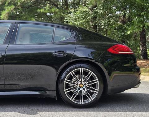 2016 Porsche Panamera 4