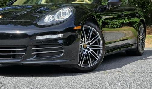 2016 Porsche Panamera 4