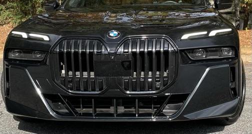 2023 BMW 740 i