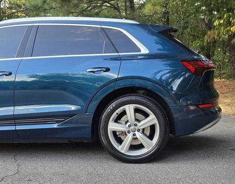 2019 Audi e-tron Premium Plus