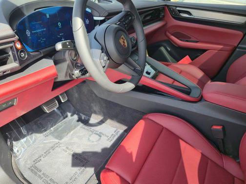 2025 Porsche Macan 4S