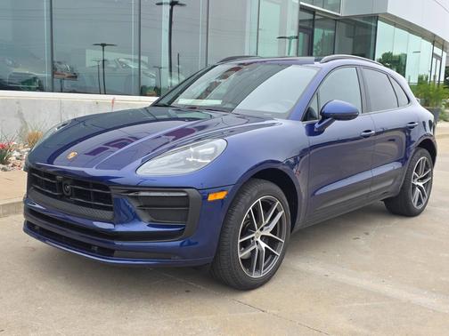 Gentian Blue Metallic 2025 Porsche Macan