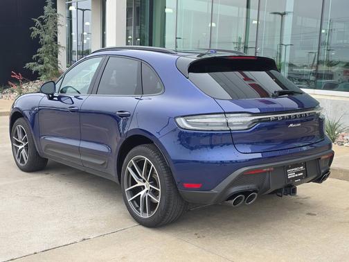 Gentian Blue Metallic 2025 Porsche Macan