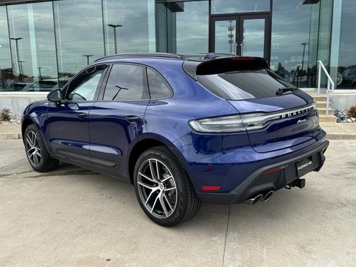 Gentian Blue Metallic 2025 Porsche Macan