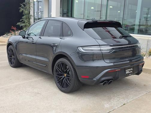 Volcano Grey Metallic 2026 Porsche Macan