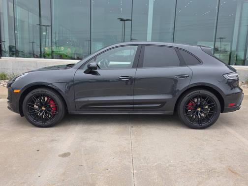 Volcano Grey Metallic 2026 Porsche Macan