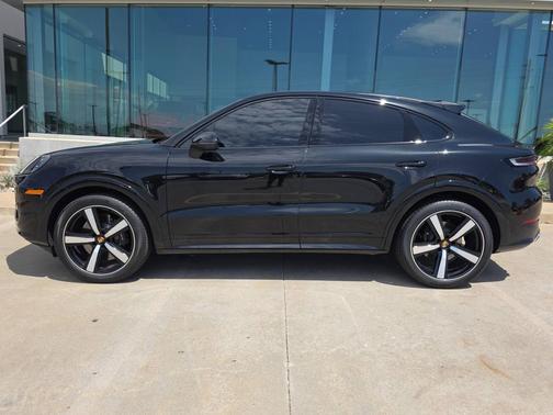 Chromite Black Metallic 2026 Porsche Cayenne