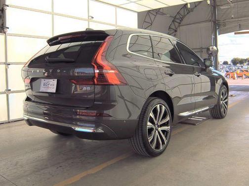 2023 Volvo XC60 B5 Ultimate Bright Theme