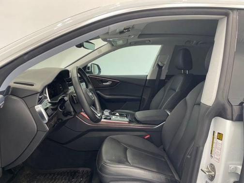 2022 Audi Q8 55 Premium Plus
