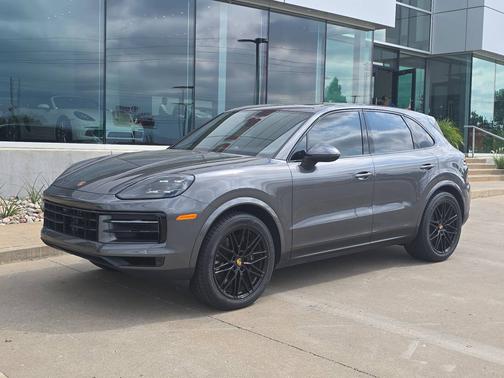 Quartzite Grey Metallic 2024 Porsche Cayenne