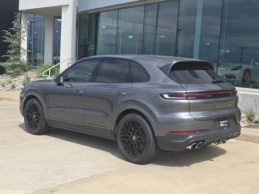 Quartzite Grey Metallic 2024 Porsche Cayenne