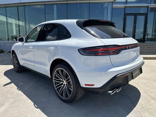 2025 Porsche Macan 