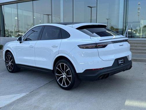 2022 Porsche Cayenne 