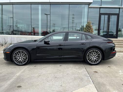 2024 Porsche Panamera 