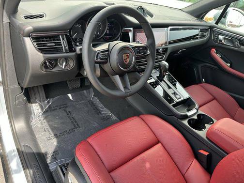 2025 Porsche Macan AWD