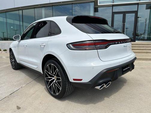 2025 Porsche Macan AWD