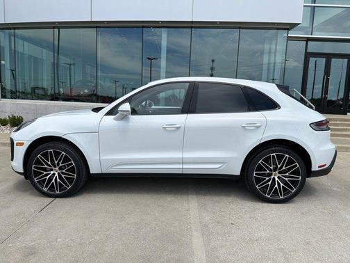 2025 Porsche Macan AWD