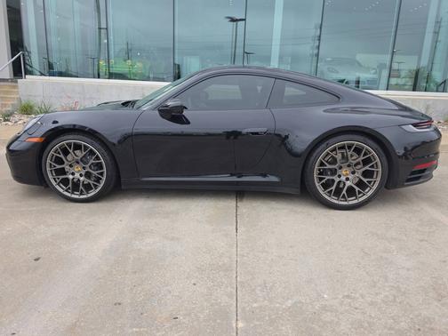 Jet Black Metallic 2021 Porsche 911