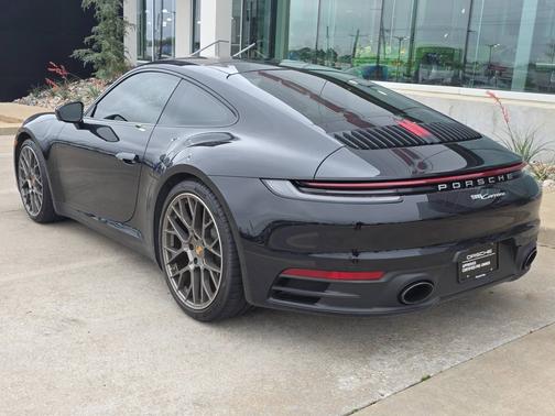 Jet Black Metallic 2021 Porsche 911