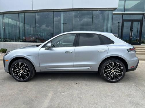 2025 Porsche Macan 