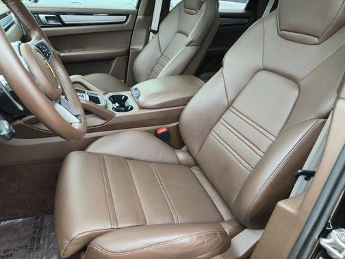 2023 Porsche Cayenne Platinum Edition